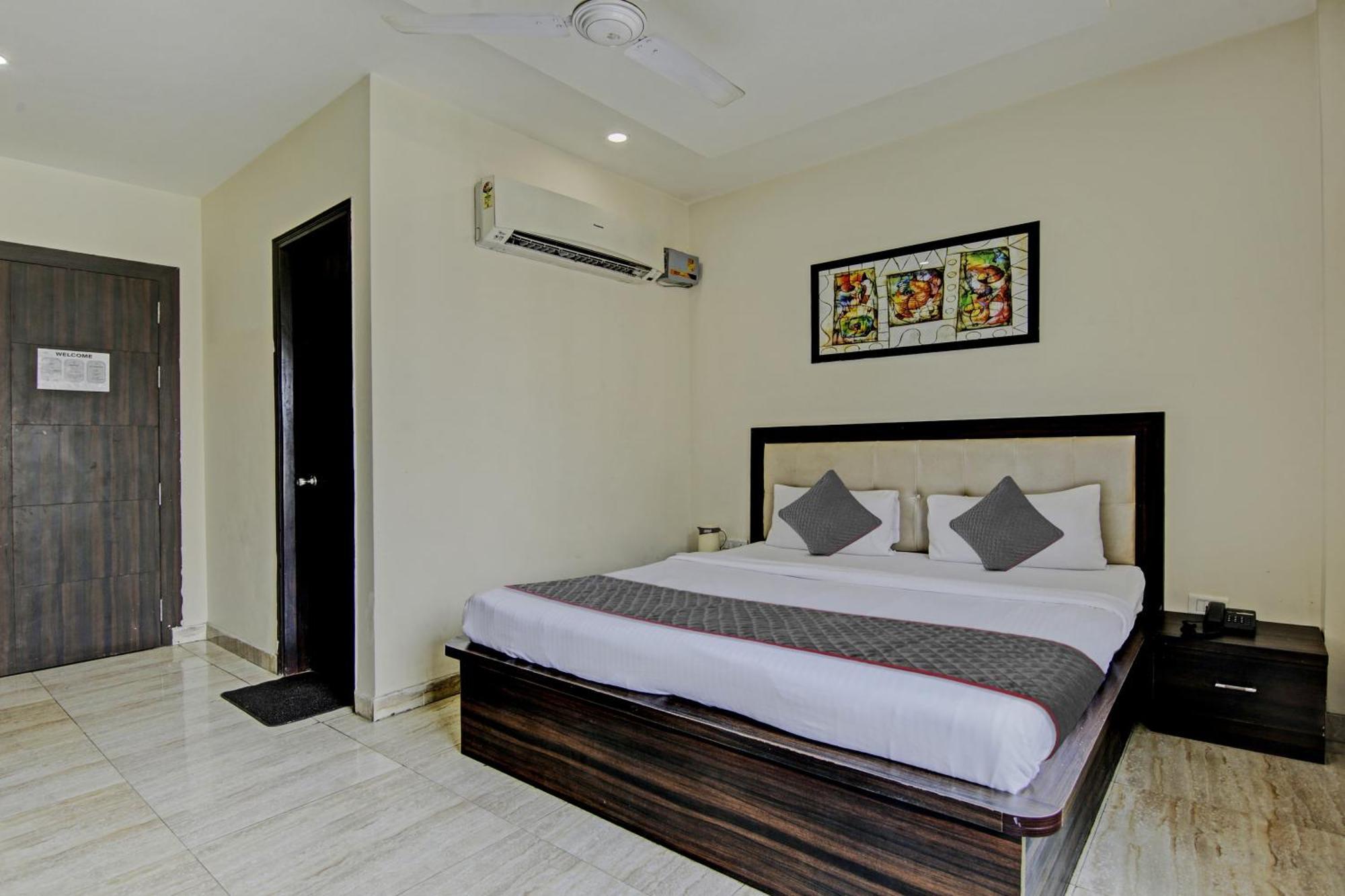 Townhouse Grand Inn Ghaziabad Luaran gambar
